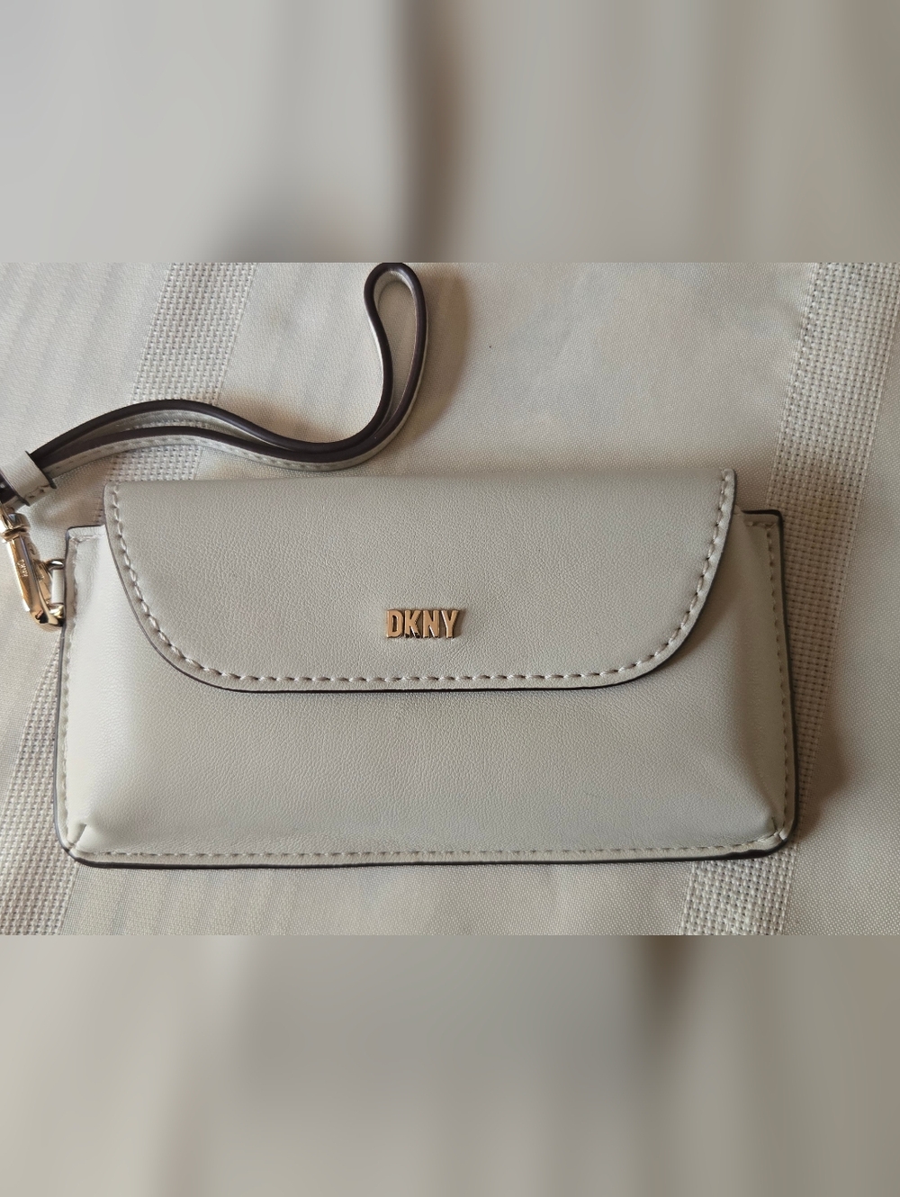 NEW DKNY Cream Leather Wristlet Glasses Case